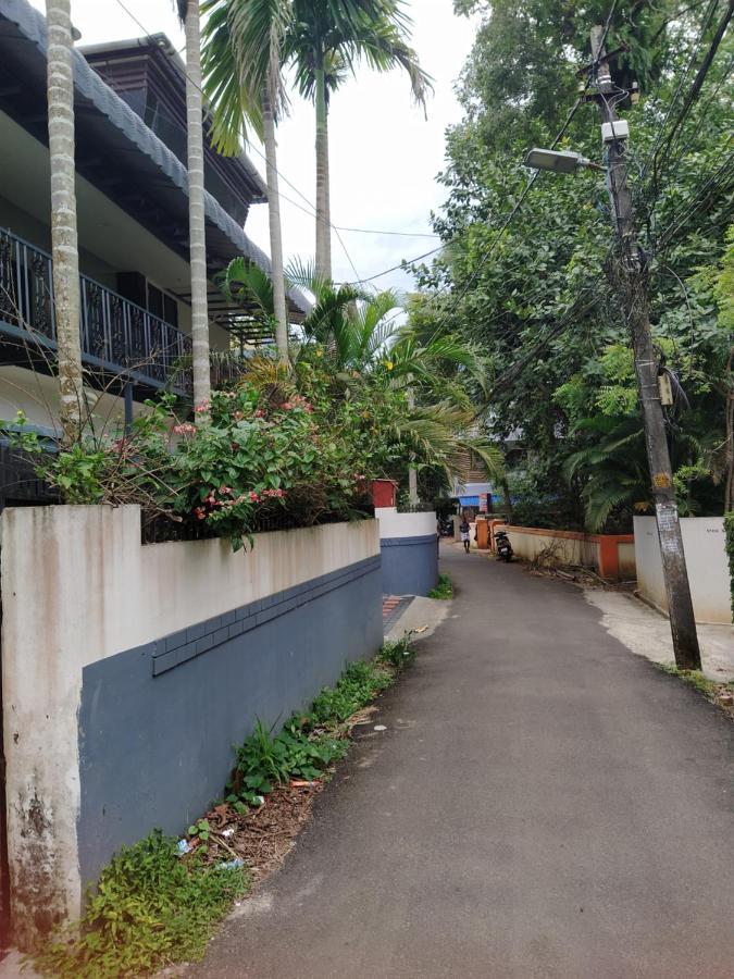 Paradise Inn Guest House Alappuzha ภายนอก รูปภาพ
