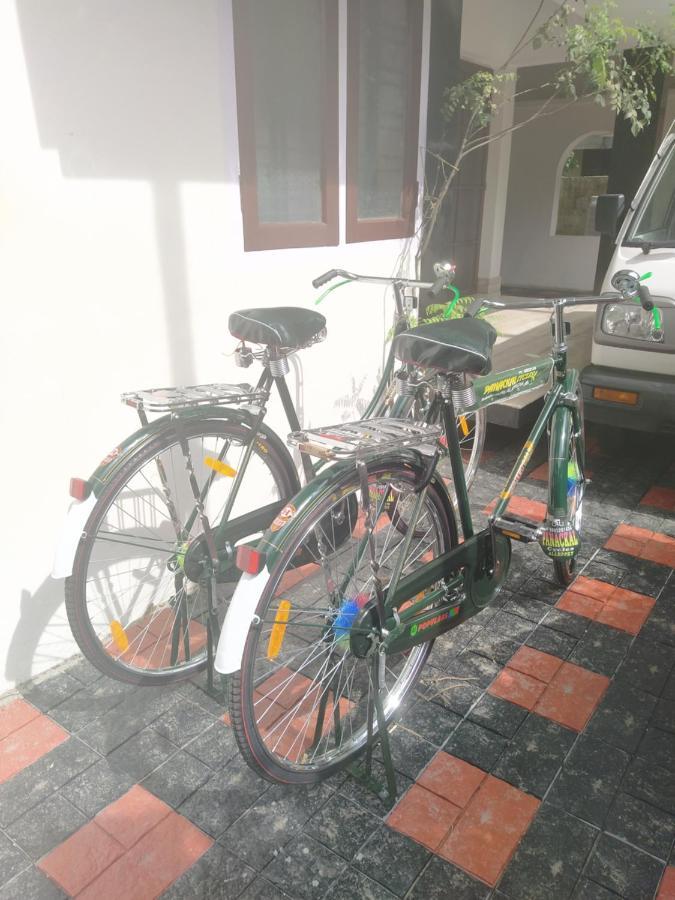 Paradise Inn Guest House Alappuzha ภายนอก รูปภาพ