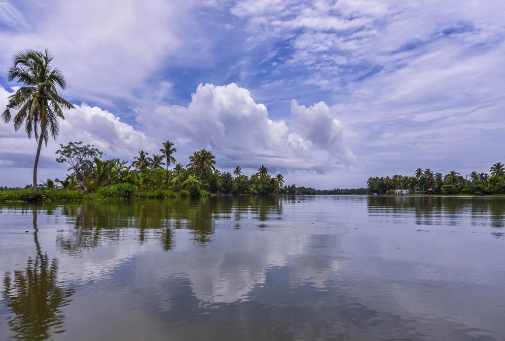 Paradise Inn Guest House Alappuzha ภายนอก รูปภาพ