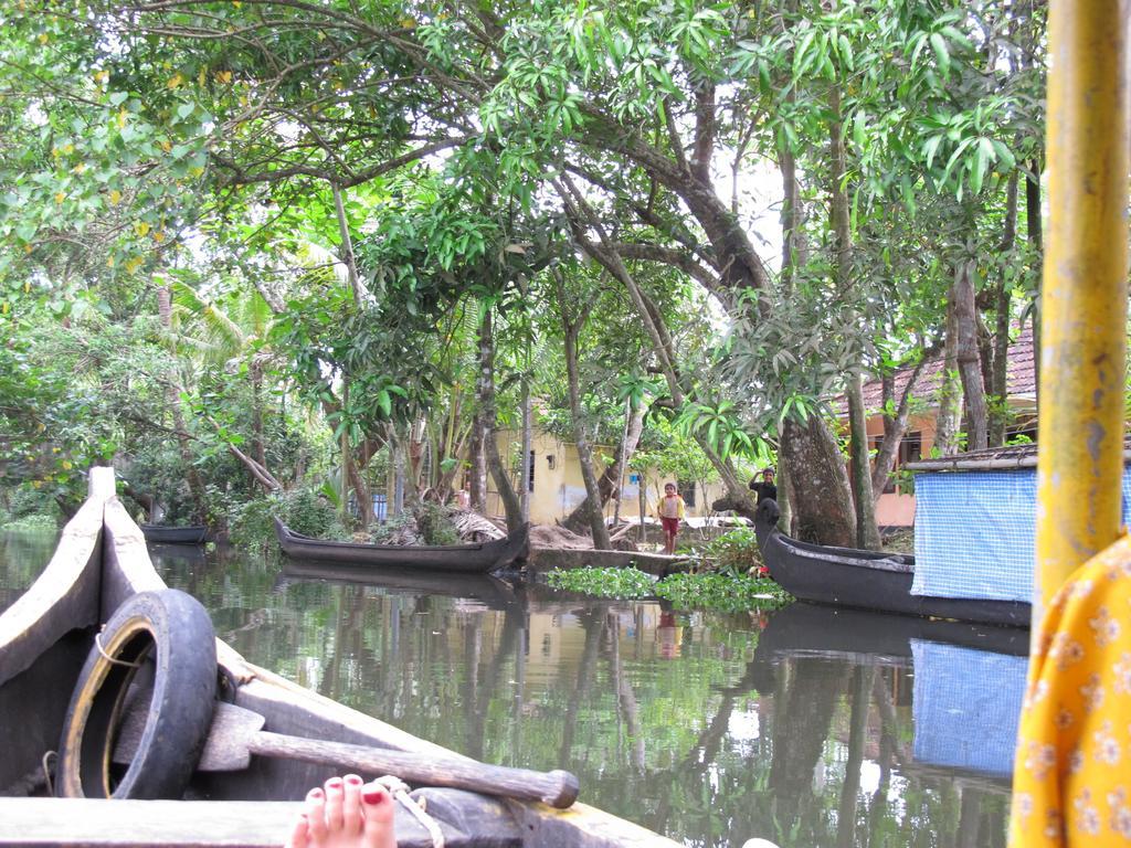 Paradise Inn Guest House Alappuzha ภายนอก รูปภาพ