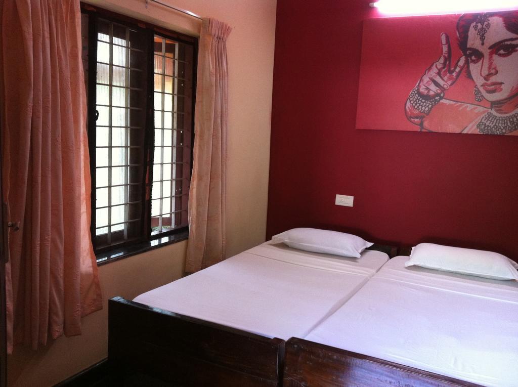 Paradise Inn Guest House Alappuzha ภายนอก รูปภาพ