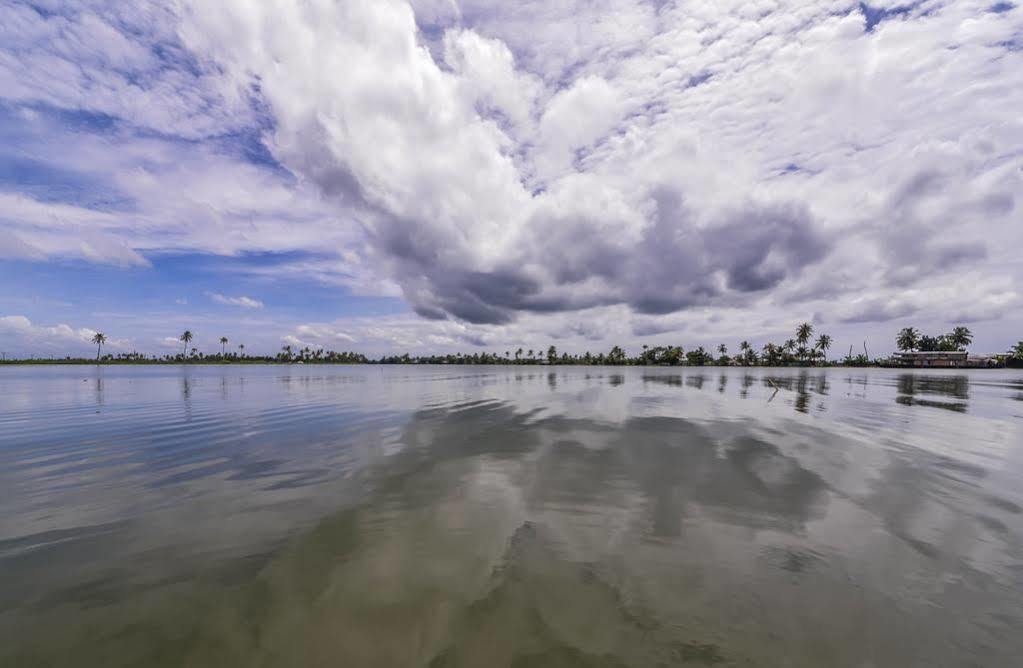 Paradise Inn Guest House Alappuzha ภายนอก รูปภาพ